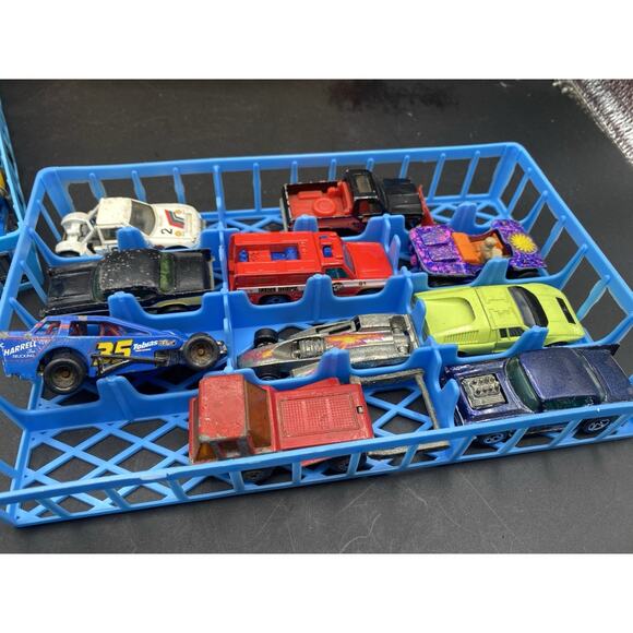 Vintage Tara Toy 24 Car Case Red # 20150 Including 22 Cars Hot Wheels Matchbox - Picture 6 of 16